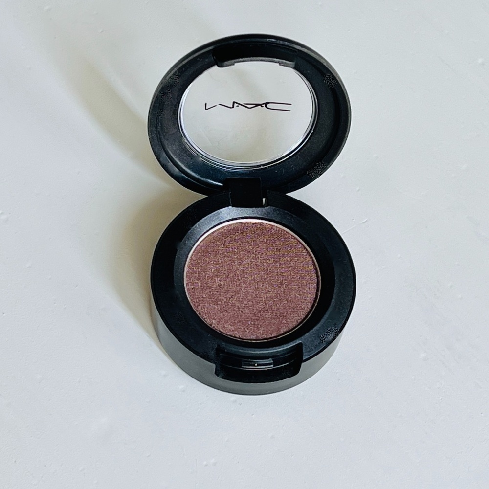 MAC Eyeshadow in Satin Taupe - *New*